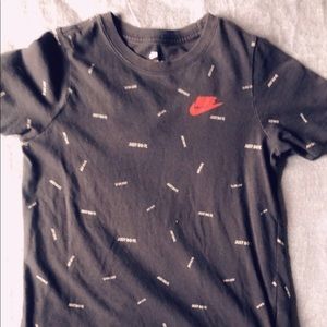 THE NIKE TEE